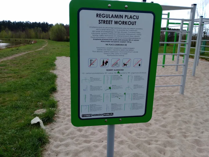 Instruction panel beside the workout frames at Świdnica outdoor exercise ground