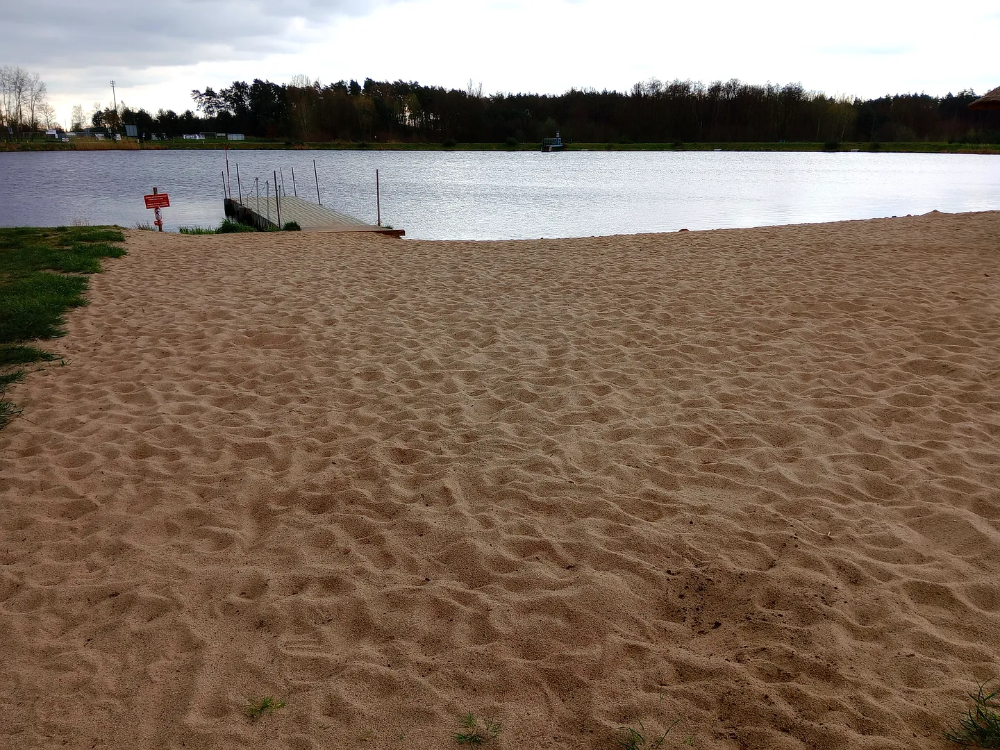 Wide beach and open water at Świdnica reservoir