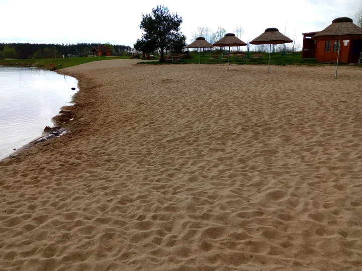 Curve of the sandy shoreline at Świdnica reservoir