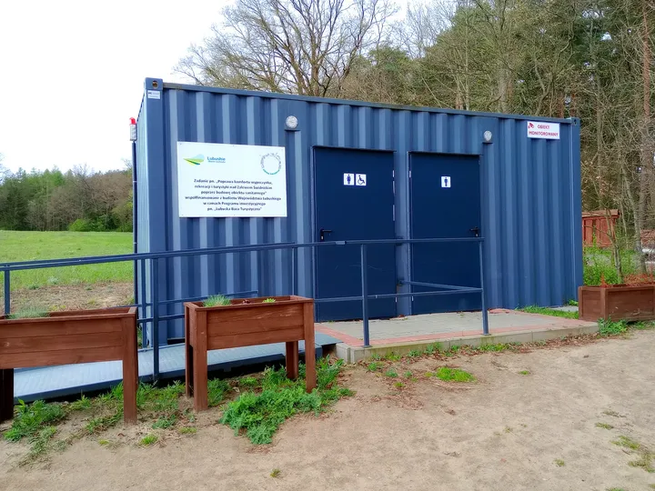 Blue facilities container by the shore at Świdnica reservoir