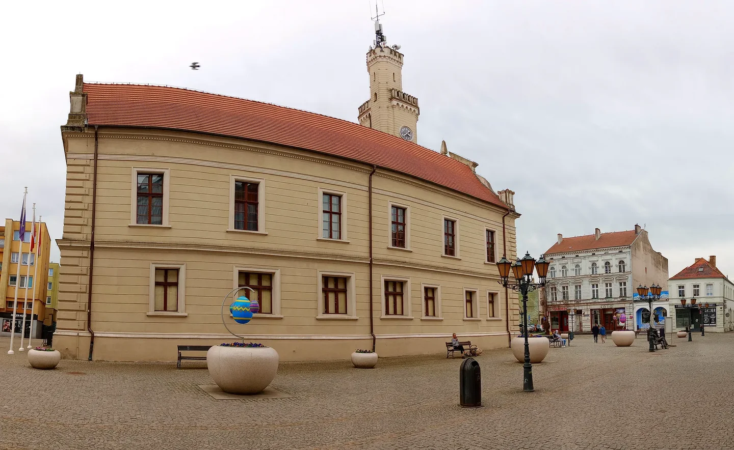The town hall across the central square at Świebodzin town walk
