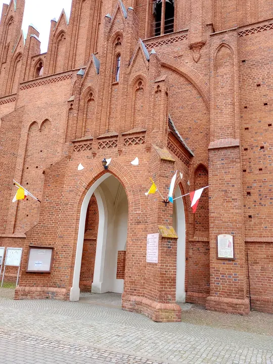 A pointed church entrance in red brick at Świebodzin town walk