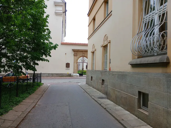Narrow lane beside the church wall at Świętego Marka Street
