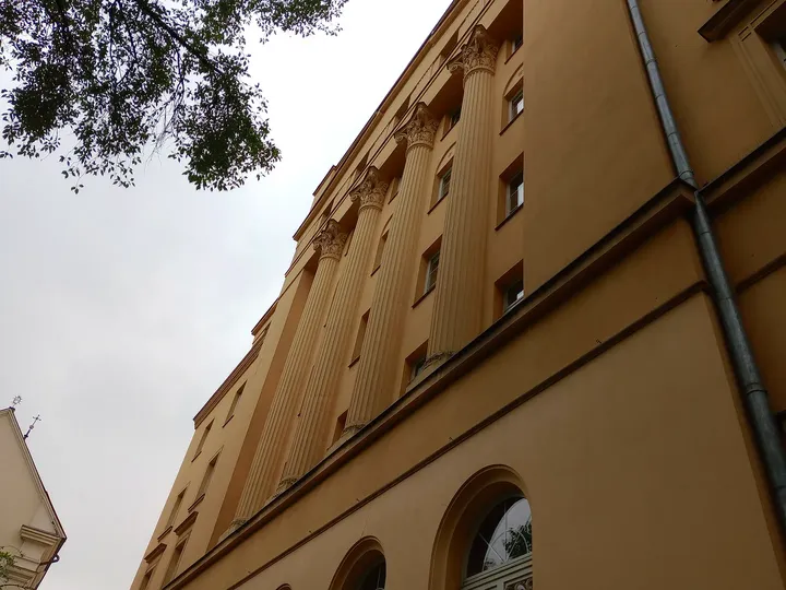 Upper windows along the pale façade at Świętego Marka Street