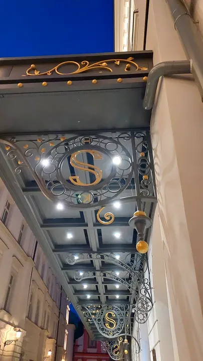 Lit canopy above the doorway at Świętego Tomasza Street