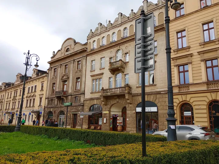 Upper storeys beside the open square at Szpitalna Street