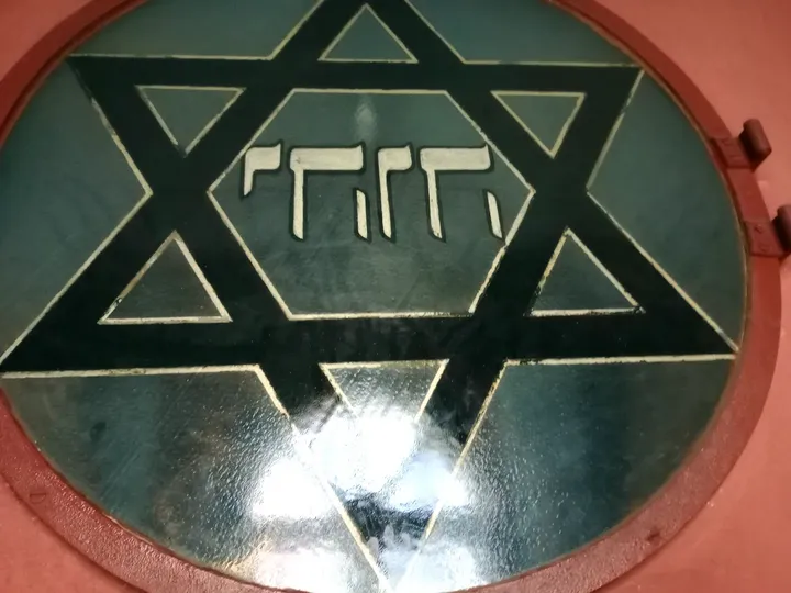 Star of David in the window at Tempel Synagogue