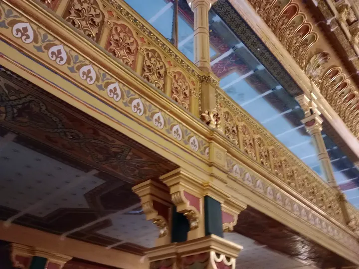 Painted balcony details at Tempel Synagogue