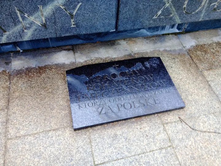 The inscription beside the memorial at Tomb of the Unknown Soldier, Kraków