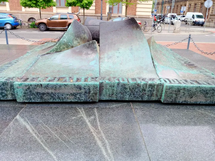 The memorial slab and chain boundary at Tomb of the Unknown Soldier, Kraków