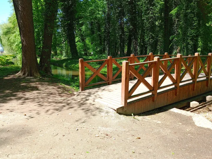 Wooden footbridge on the sandy path at Town Park, Sława