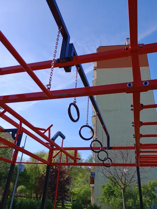 Hanging rings beneath the upper bars at Tysiąclecia Park outdoor exercise ground