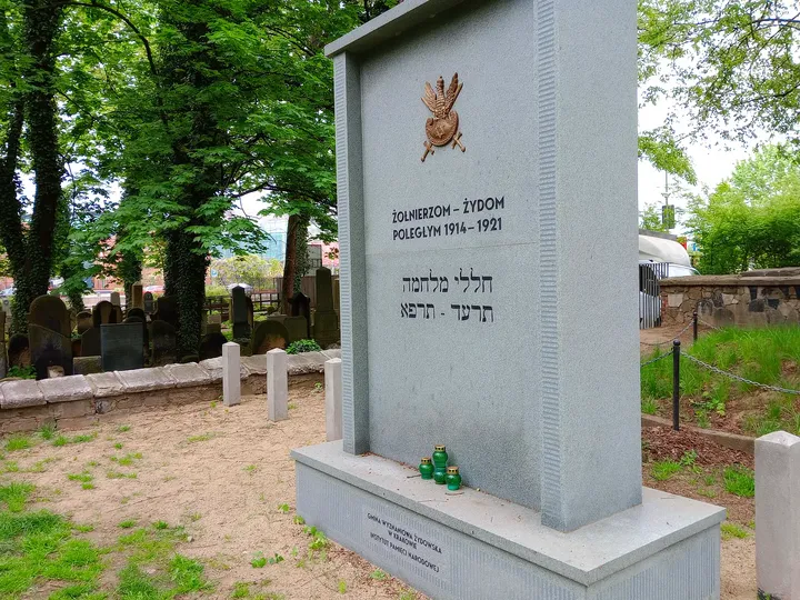 Memorial pillar at the cemetery at War Cemetery No. 387, Kraków