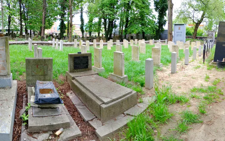 Stone memorial beside the path at War Cemetery No. 387, Kraków