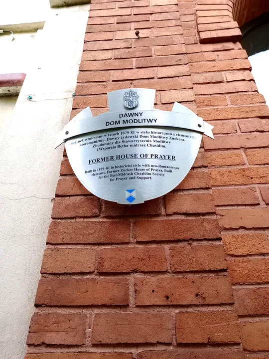 A small basin attached to the brick façade at Węgierska Street