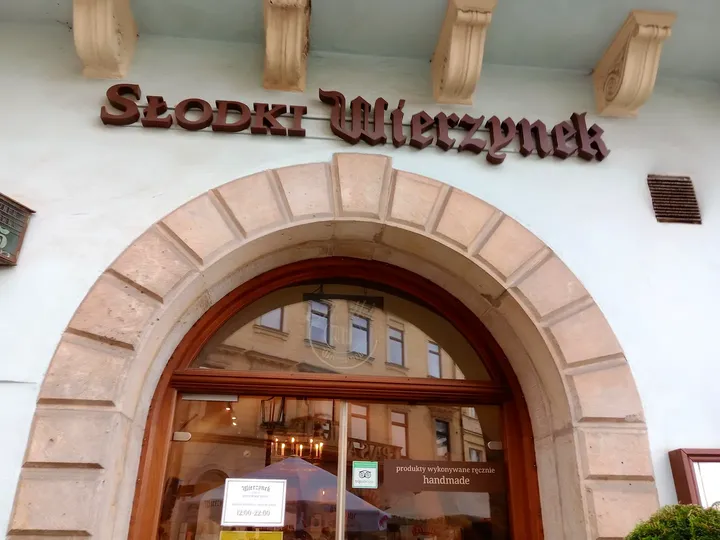 Restaurant name above the arched door at Wierzynek