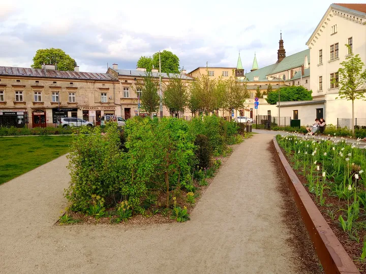 Walkway towards the enclosing buildings at Wisława Szymborska Park