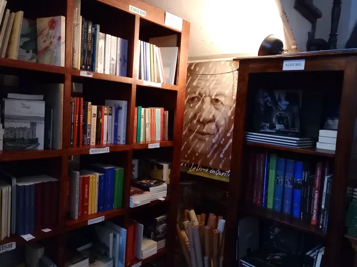 Books along the tall shelving at Wolf Popper Synagogue and Austeria