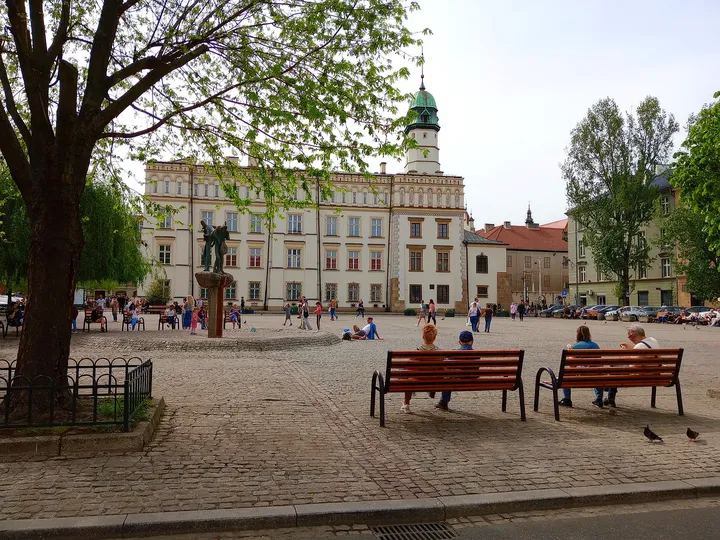 Benches beside the open paving at Wolnica Square