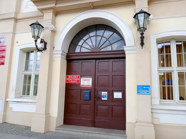 The arched main doorway at Żagań Municipal Office