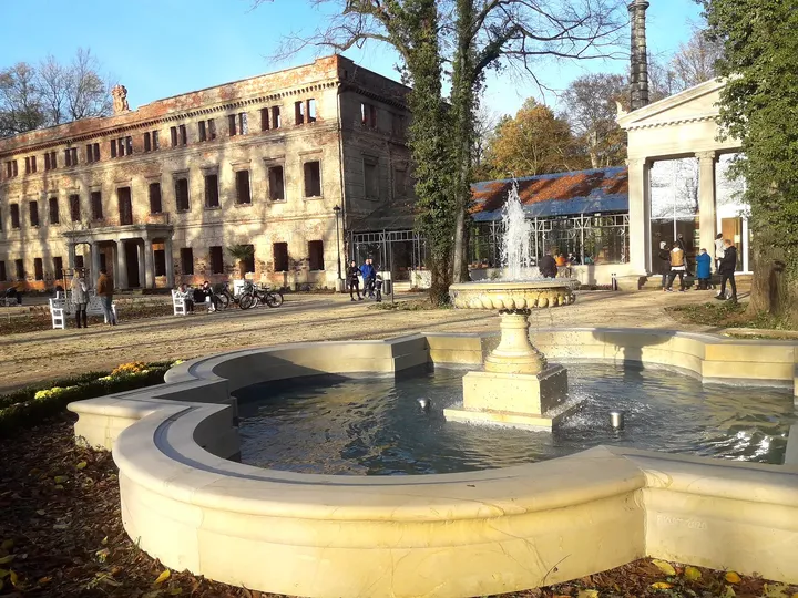 The fountain and palace under a blue November sky in Zatonie Ducal Park