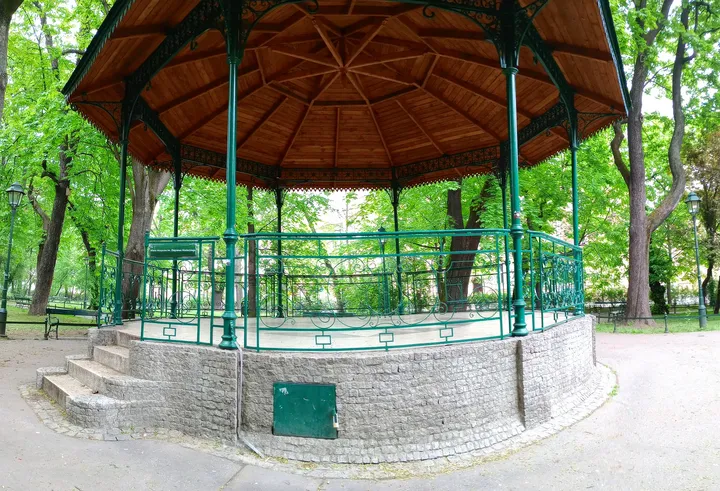 Pavilion beside the path at Zbigniew Wodecki Square
